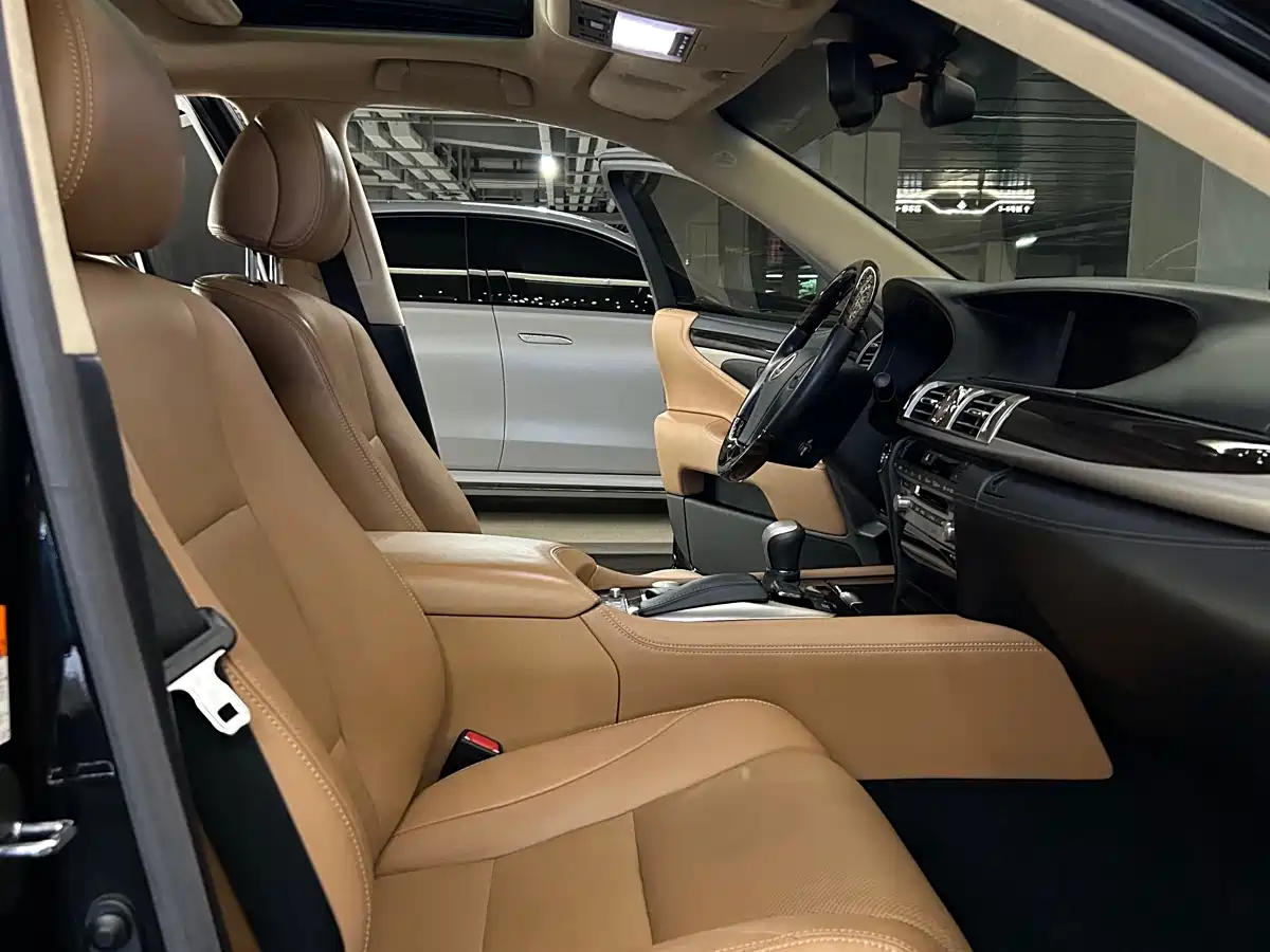 Lexus LS 2016 460L фото 8
