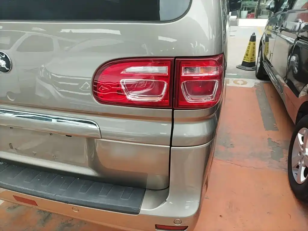 Dongfeng Fengxing Lingzhi 2025 2023 M5L 1.6L Basic 7-seater