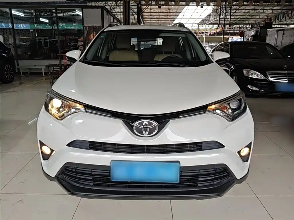 Toyota RAV4 Rongfang 2016 2.0L CVT 2WD Urban (China V) фото 3