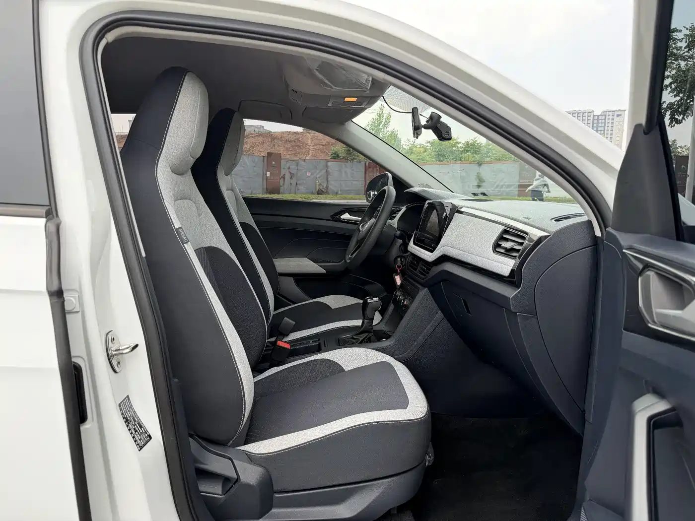 Volkswagen Tharu 2025 Model Rising Star 1.5L Advance Edition фото 12