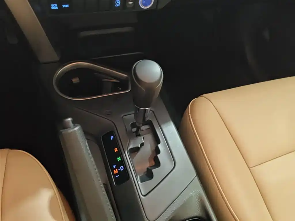Toyota RAV4 Rongfang 2016 2.0L CVT 2WD Urban (China V) фото 14