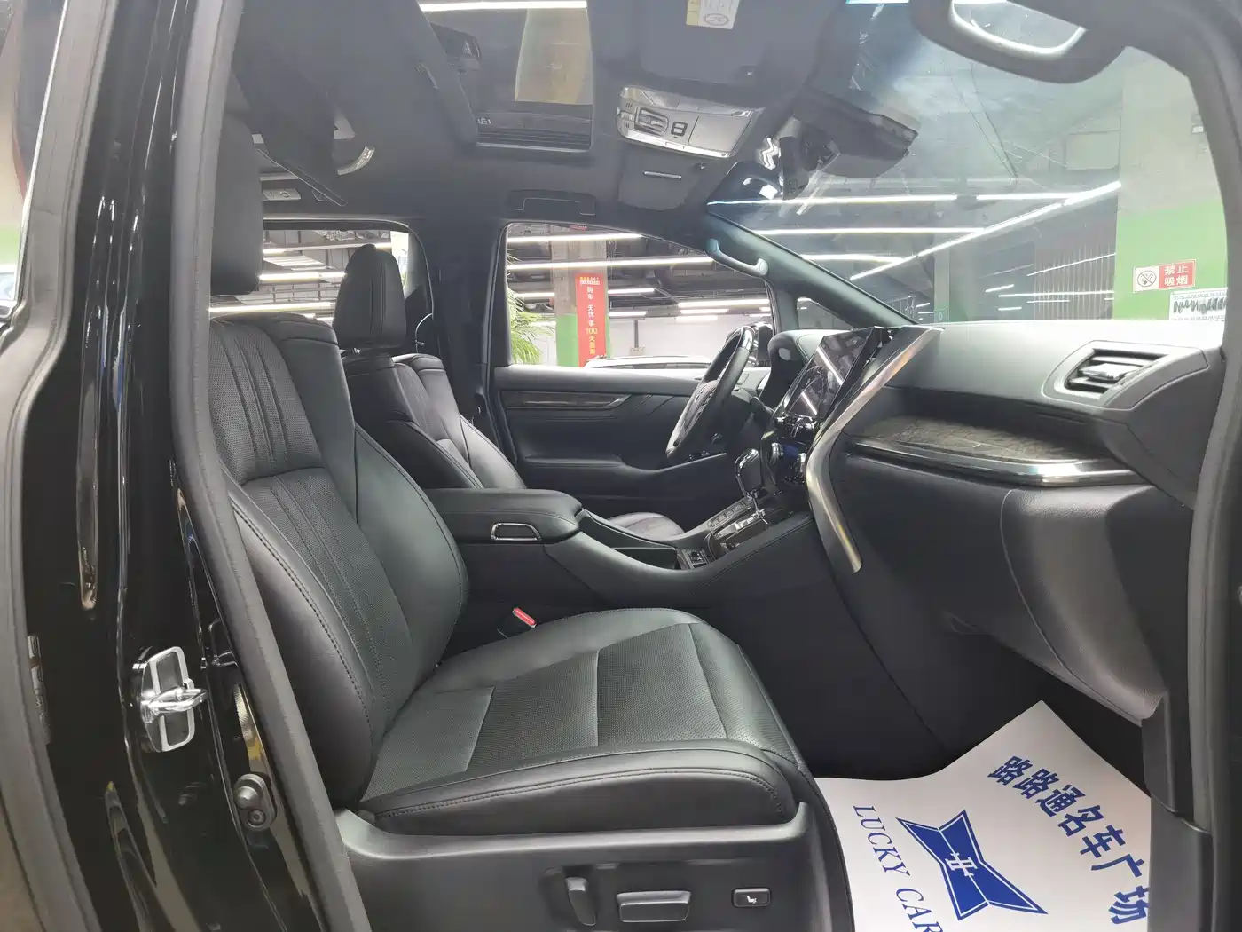 Toyota Vellfire 2021 Crown Hybrid 2.5L HV Premium Edition фото 8