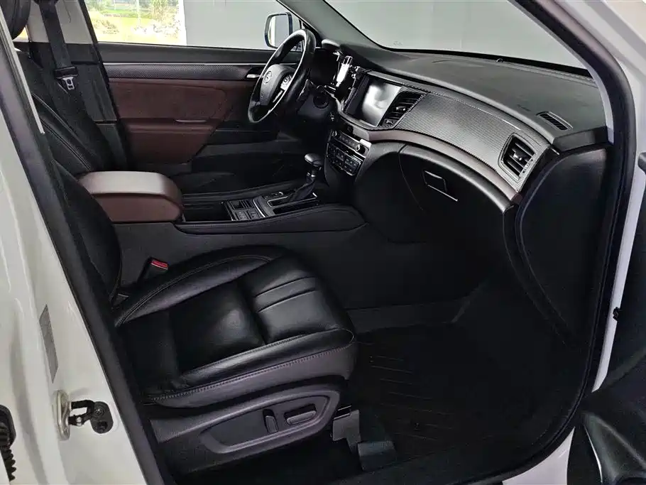 GAC Trumpchi Trumpchi GS8 2017 320T 2WD Luxury Smart Connect (7-seater) фото 8