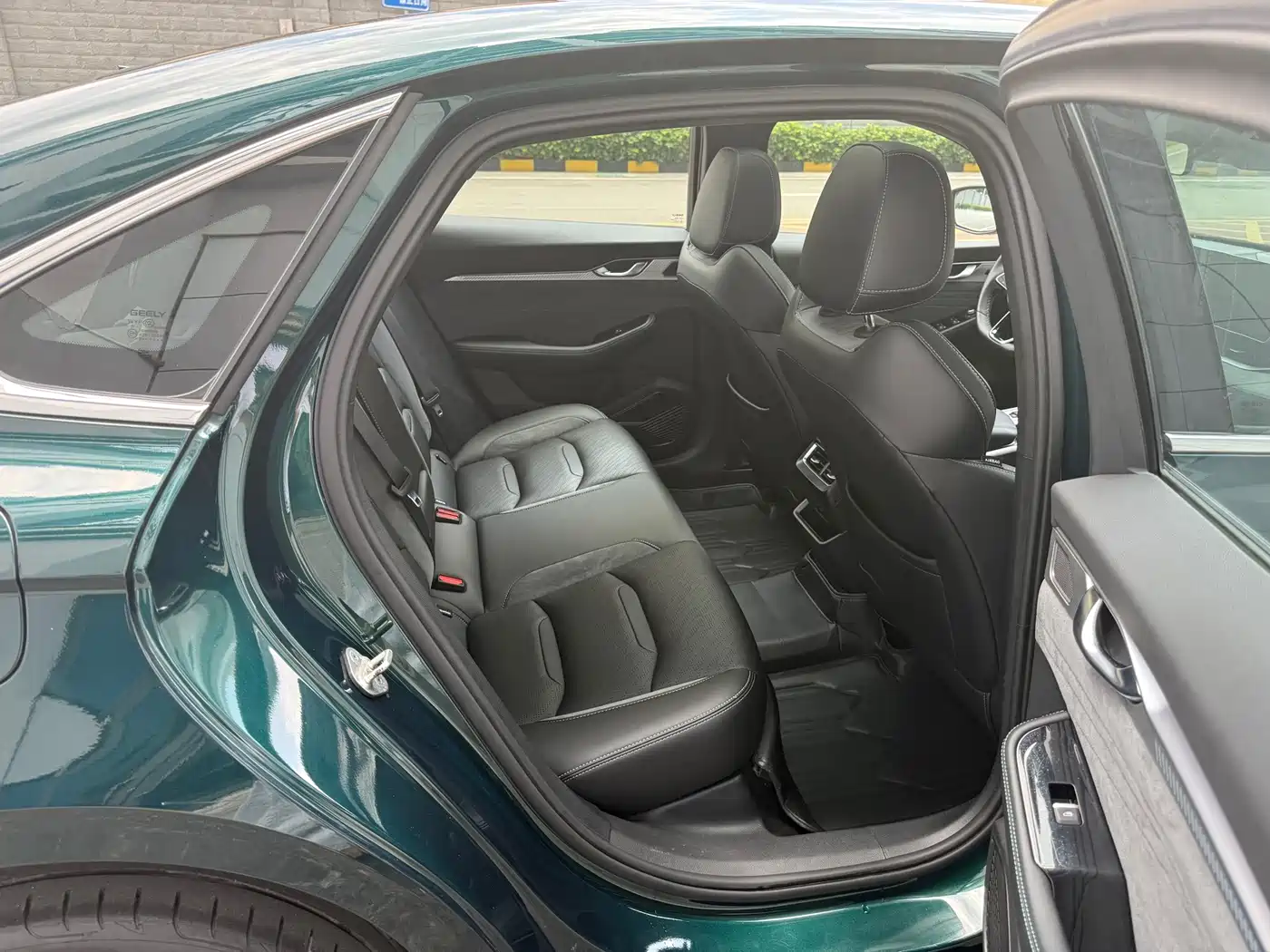 Фото 8 - Geely Preface