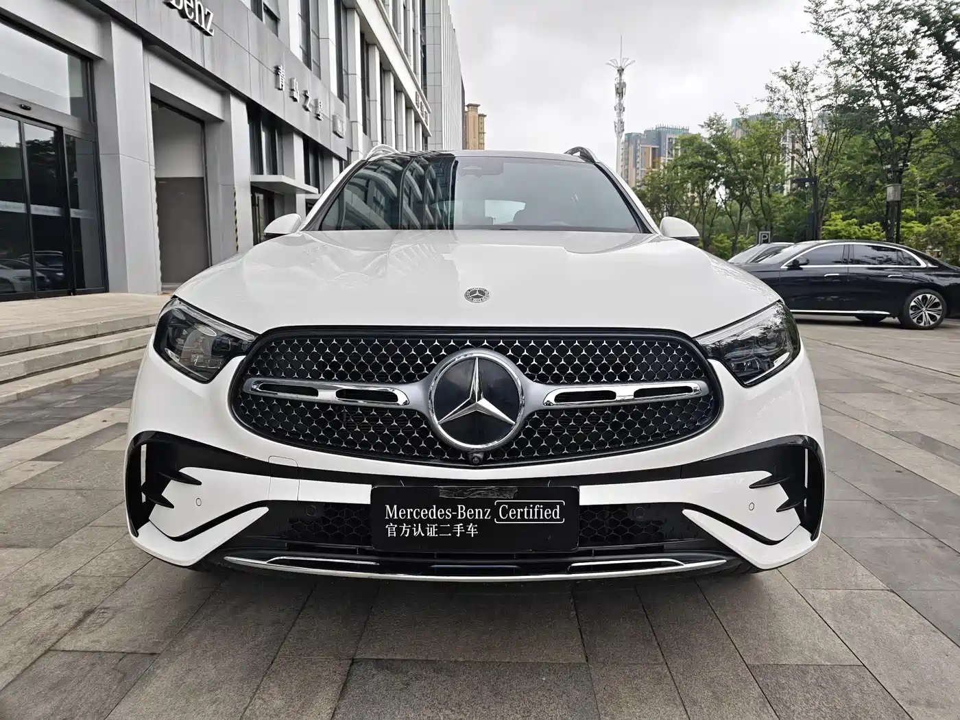 Photo 8 - Mercedes-Benz GLC