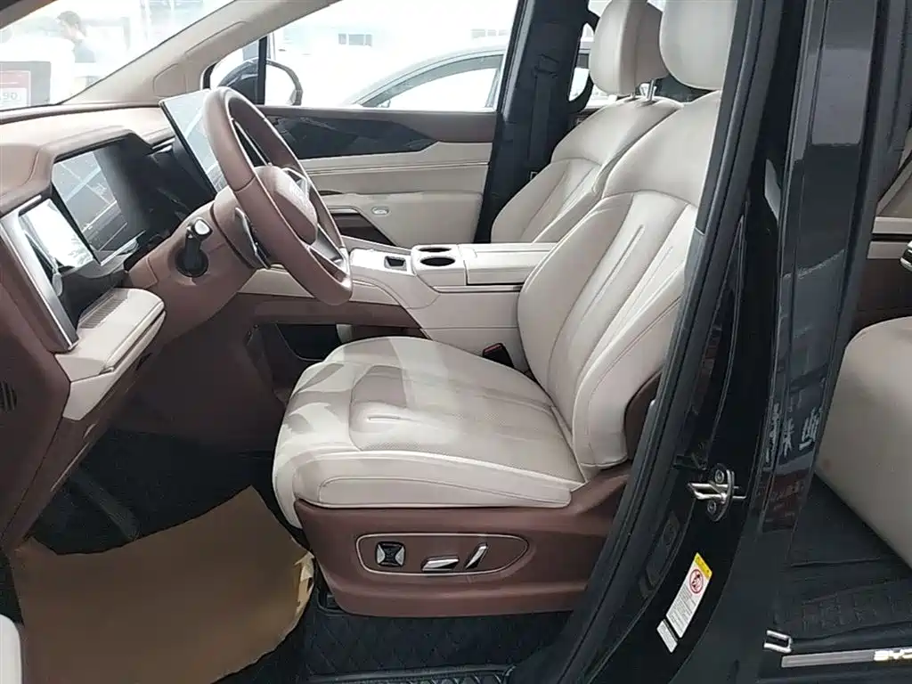 BYD Xia 2025 DM-i 1.5T 180km Excellence фото 15