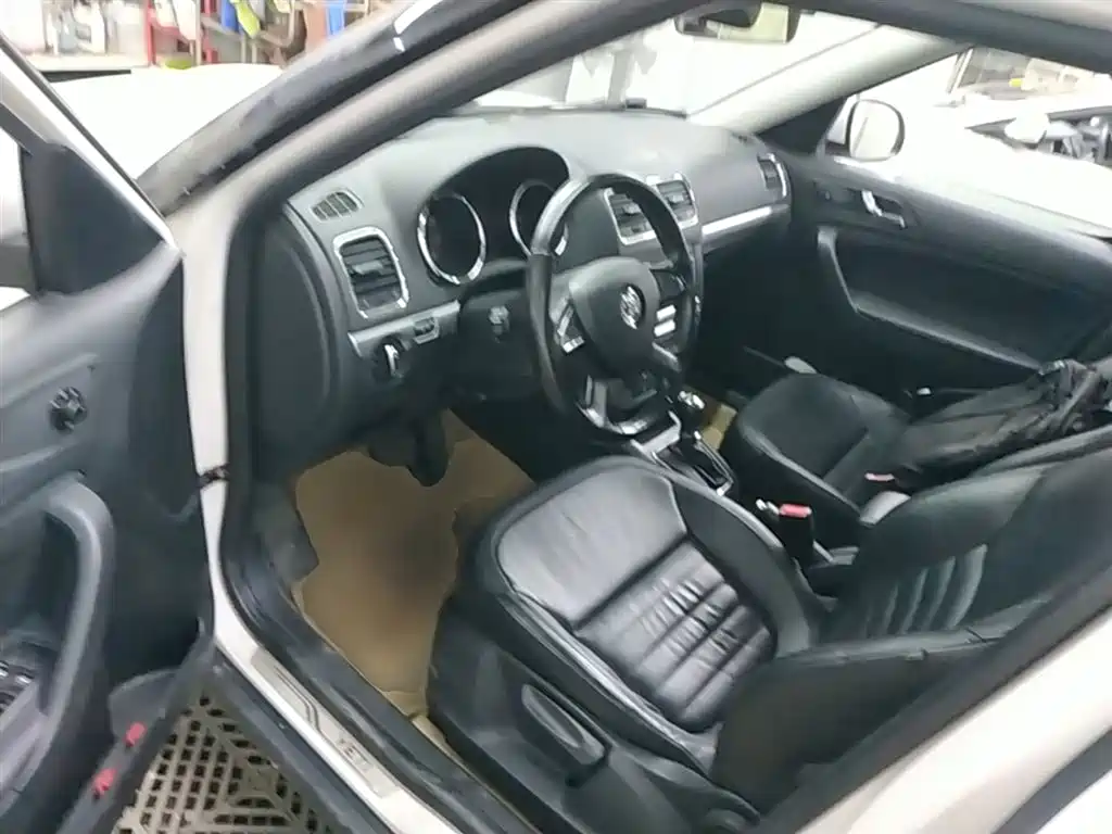 Škoda Yeti 2014 1.8TSI DSG Polar Edition фото 15