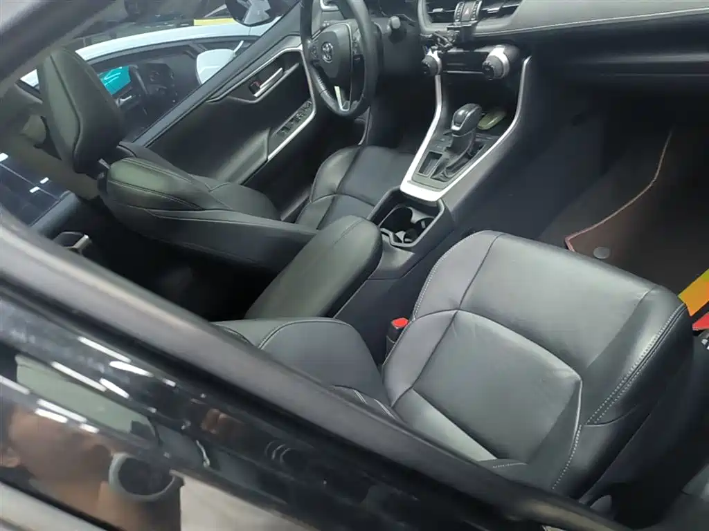 Toyota Wildlander 2022 2.0L CVT FWD Luxury PLUS Edition фото 25