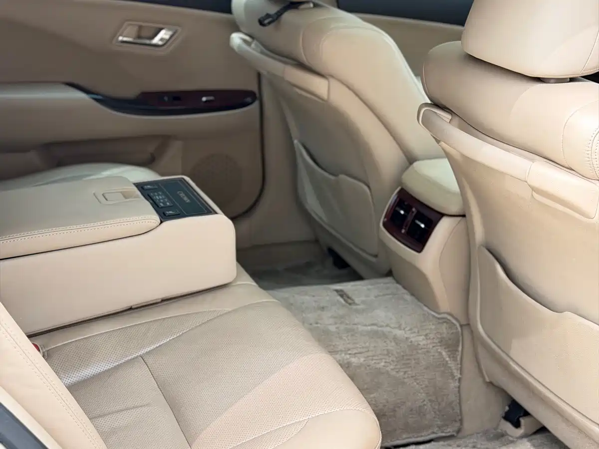 Toyota Crown 2010 3.0L Royal Saloon фото 7