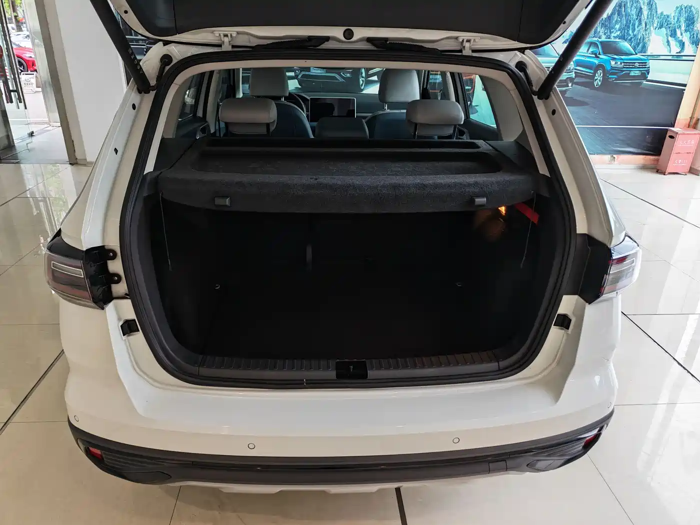 Volkswagen Tharu 2024 300TSI 2WD Moon Premium Edition фото 6