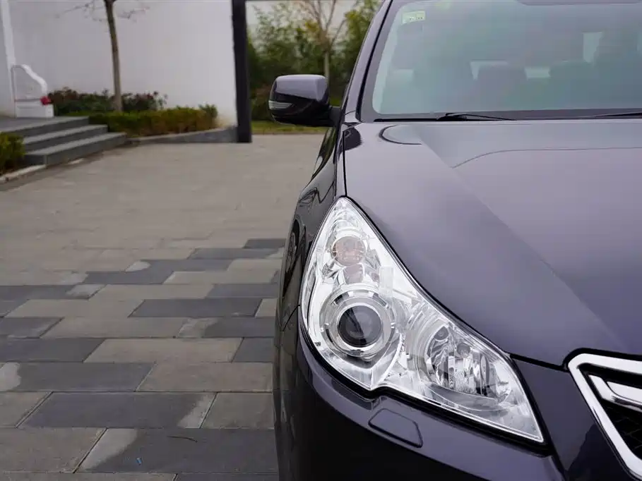 Subaru Legacy 2010 Model 2.0i Luxury фото 11