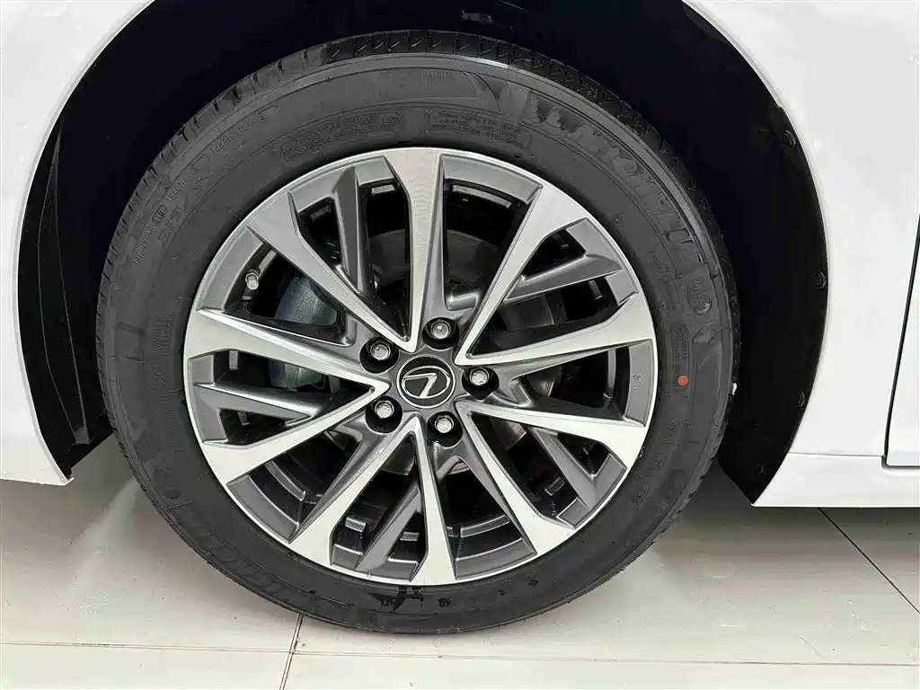 Lexus ES 2025 200 Ultimate Edition фото 4