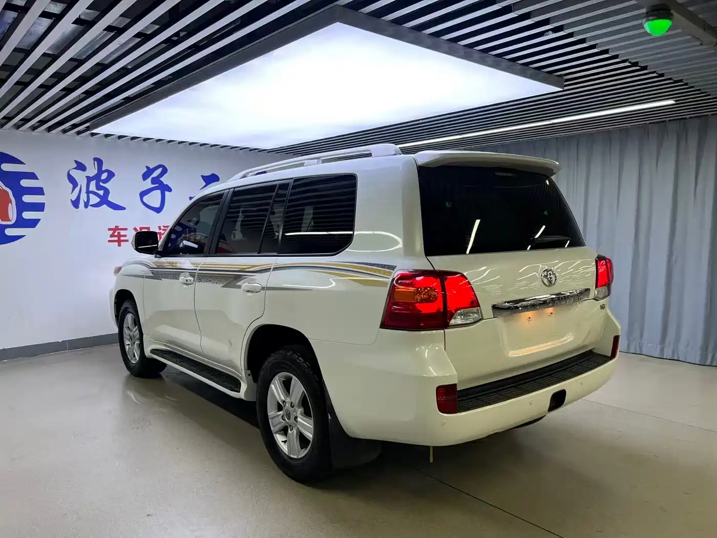 Toyota Land Cruiser (Import) 2015 2015 4.0L V6 Middle East Low Configuration Edition