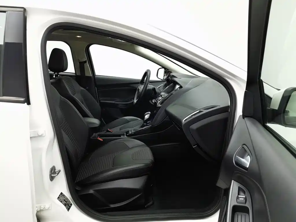 Фото 23 - Ford Focus