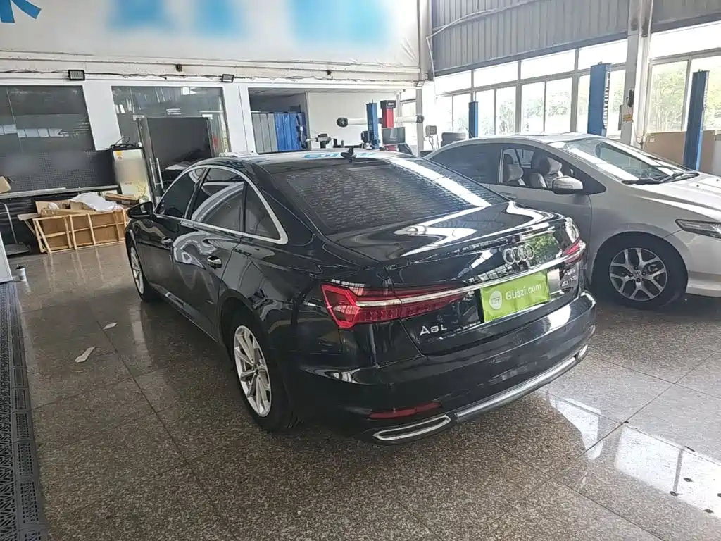 Фото 5 - Audi A6L