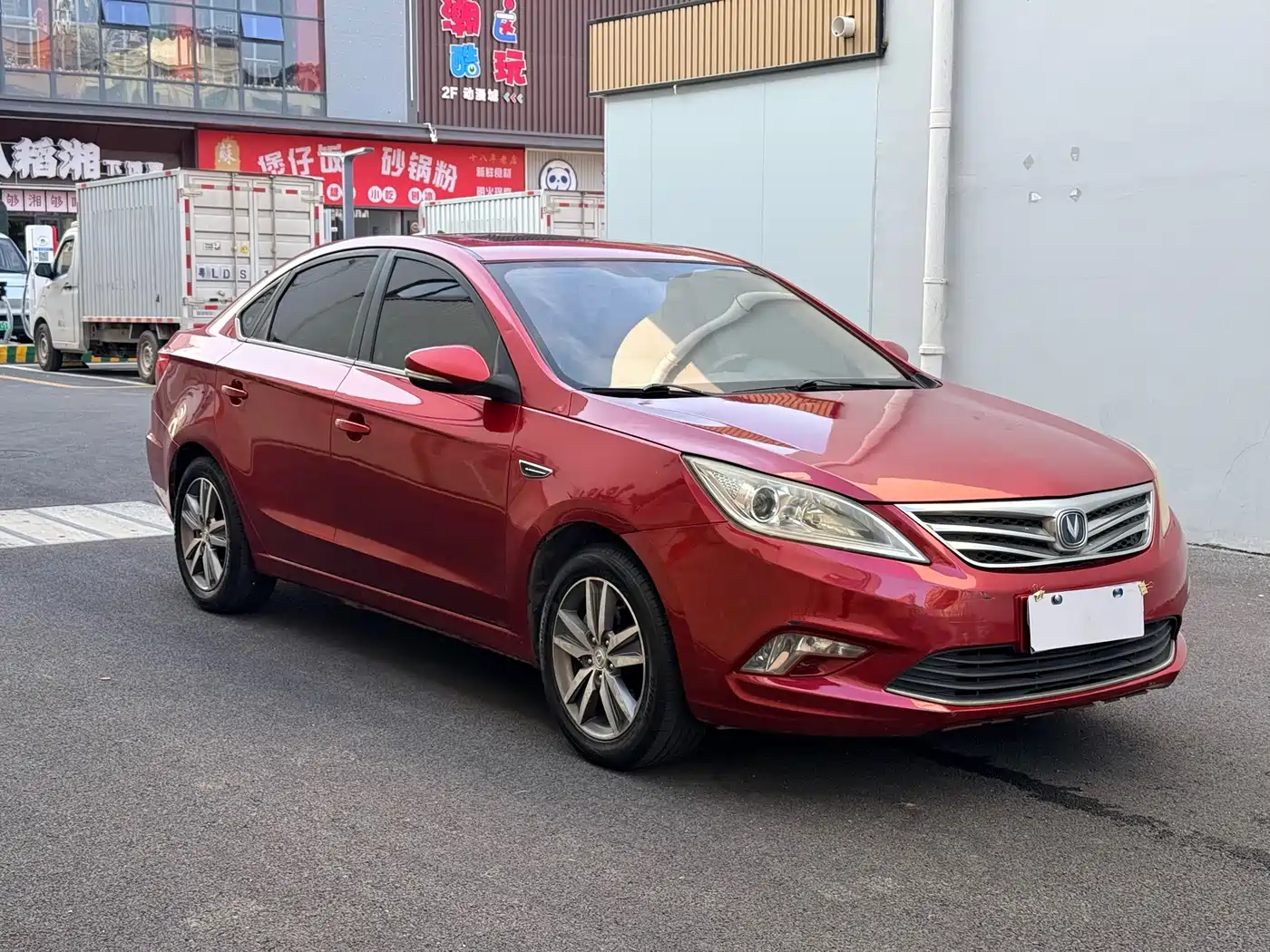 Фото 3 - Changan Eado