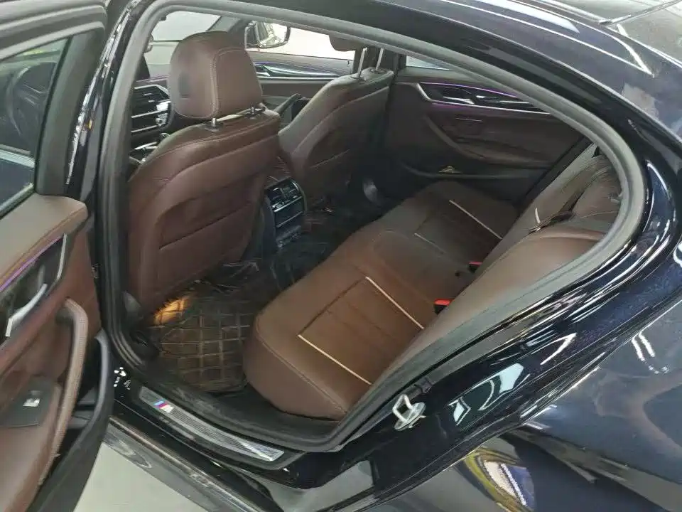 صورة 6 - BMW 5 Series
