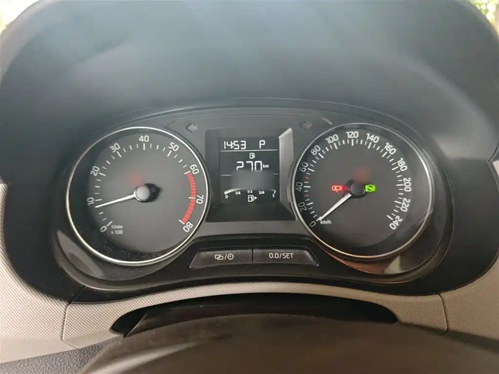 Škoda Fabia 2015 1.6L Automatic Sport фото 13