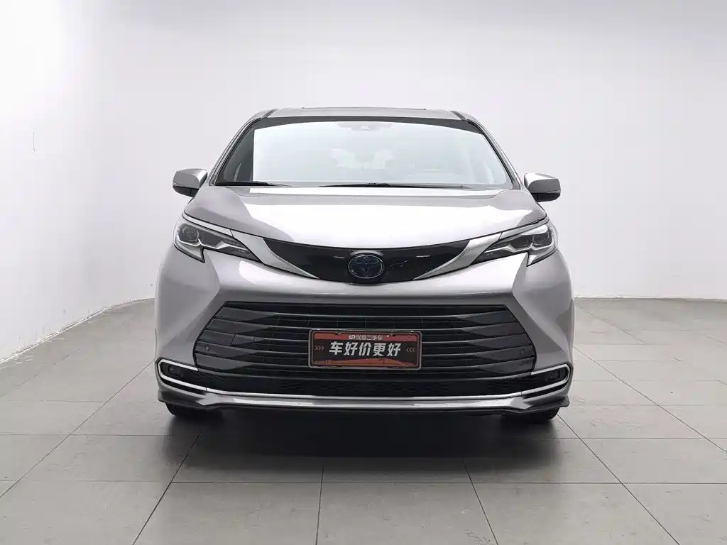 Фото 3 - Toyota Sienna