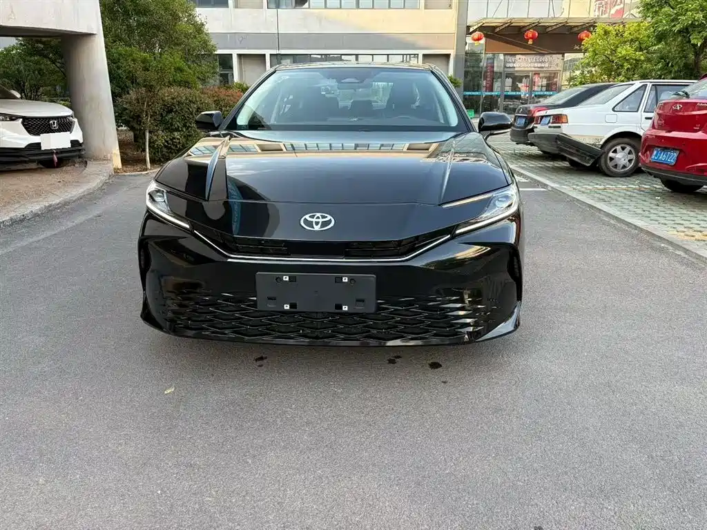 Toyota Camry 2024 2.0GVP Luxury Edition фото 2