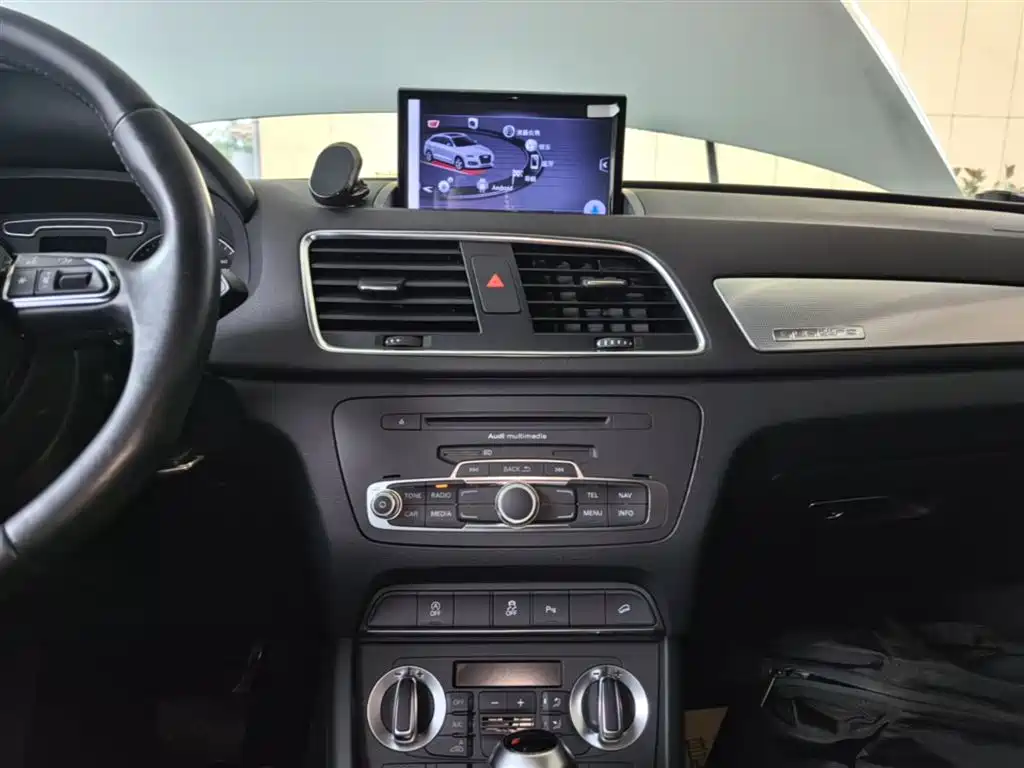 Audi Q3 2015 35 TFSI quattro Technology фото 13