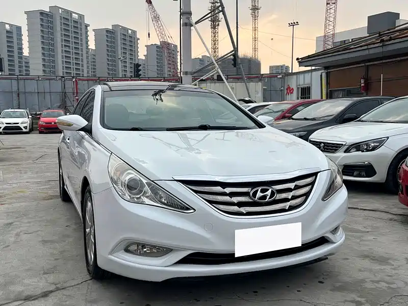 Hyundai Sonata 2011 2.0L Auto Supreme Edition фото 3
