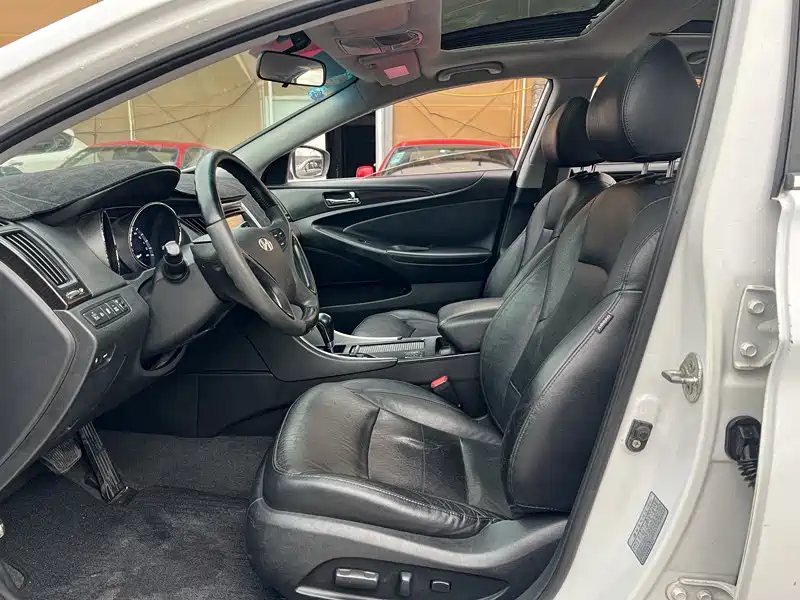 Hyundai Sonata 2011 2.0L Auto Supreme Edition фото 4