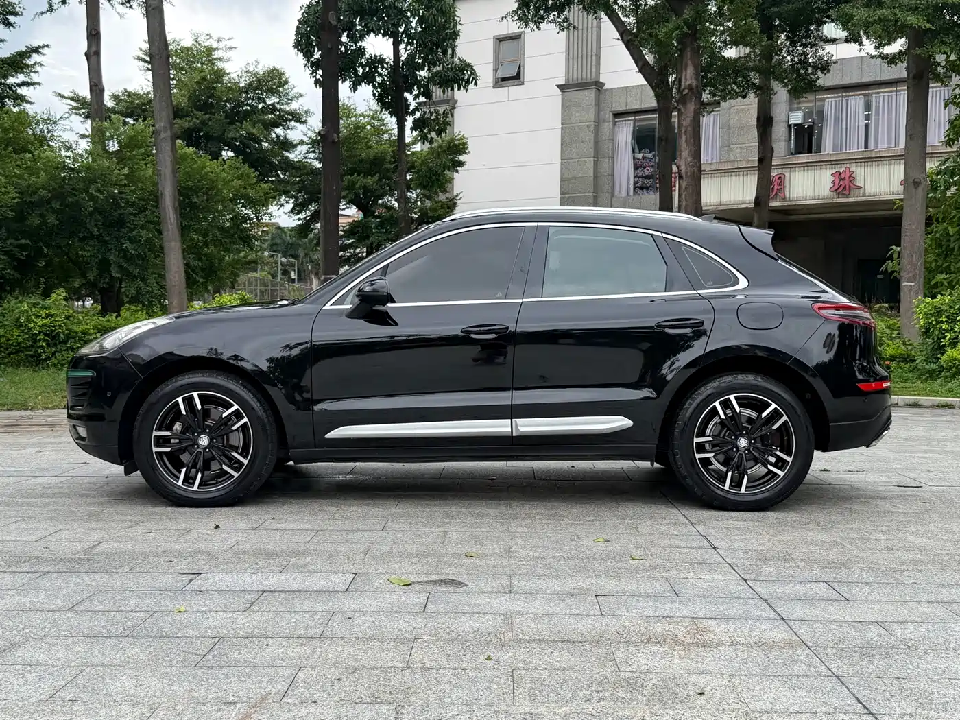 Фото 4 - Zotye SR9