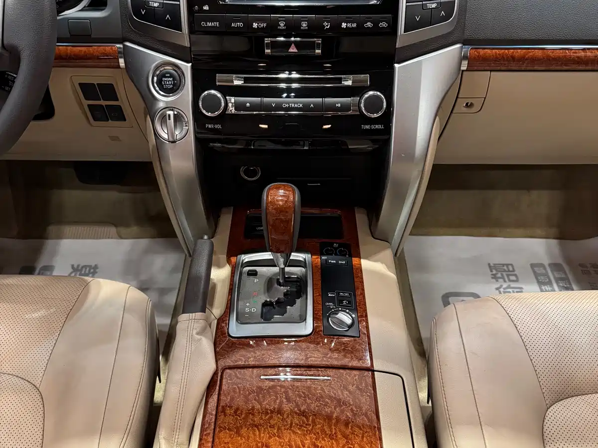 Toyota Land Cruiser 2013 2012 4.6L Automatic VX-R