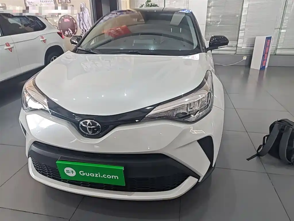 Toyota C-HR 2022 2.0L Leading Edition фото 3