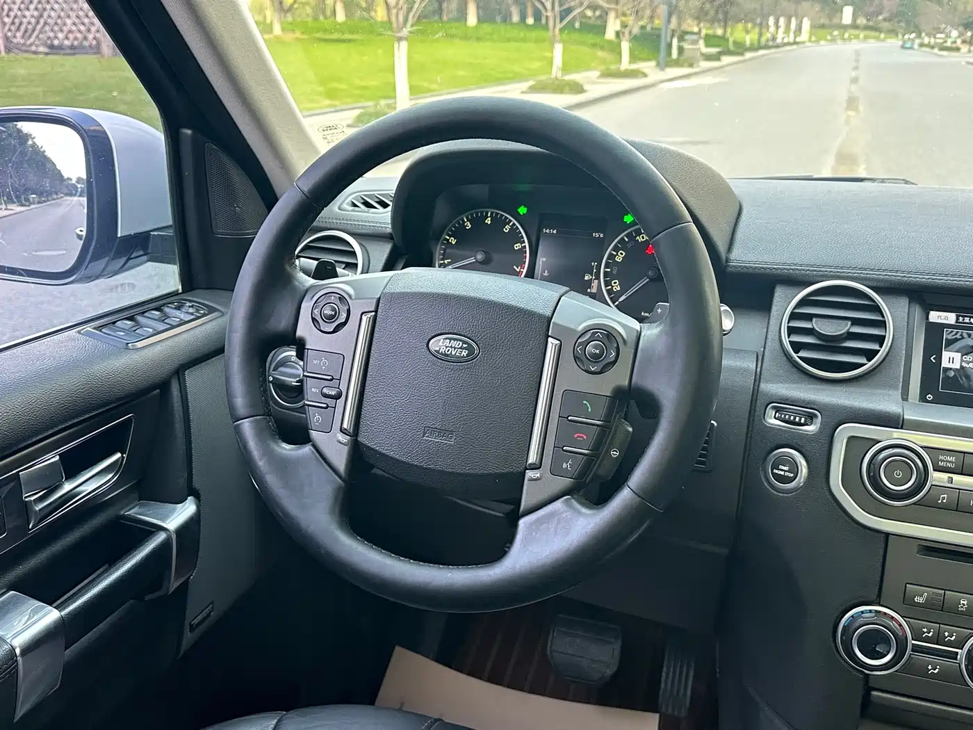 Land Rover Discovery 2015 3.0 SC V6 SE фото 12