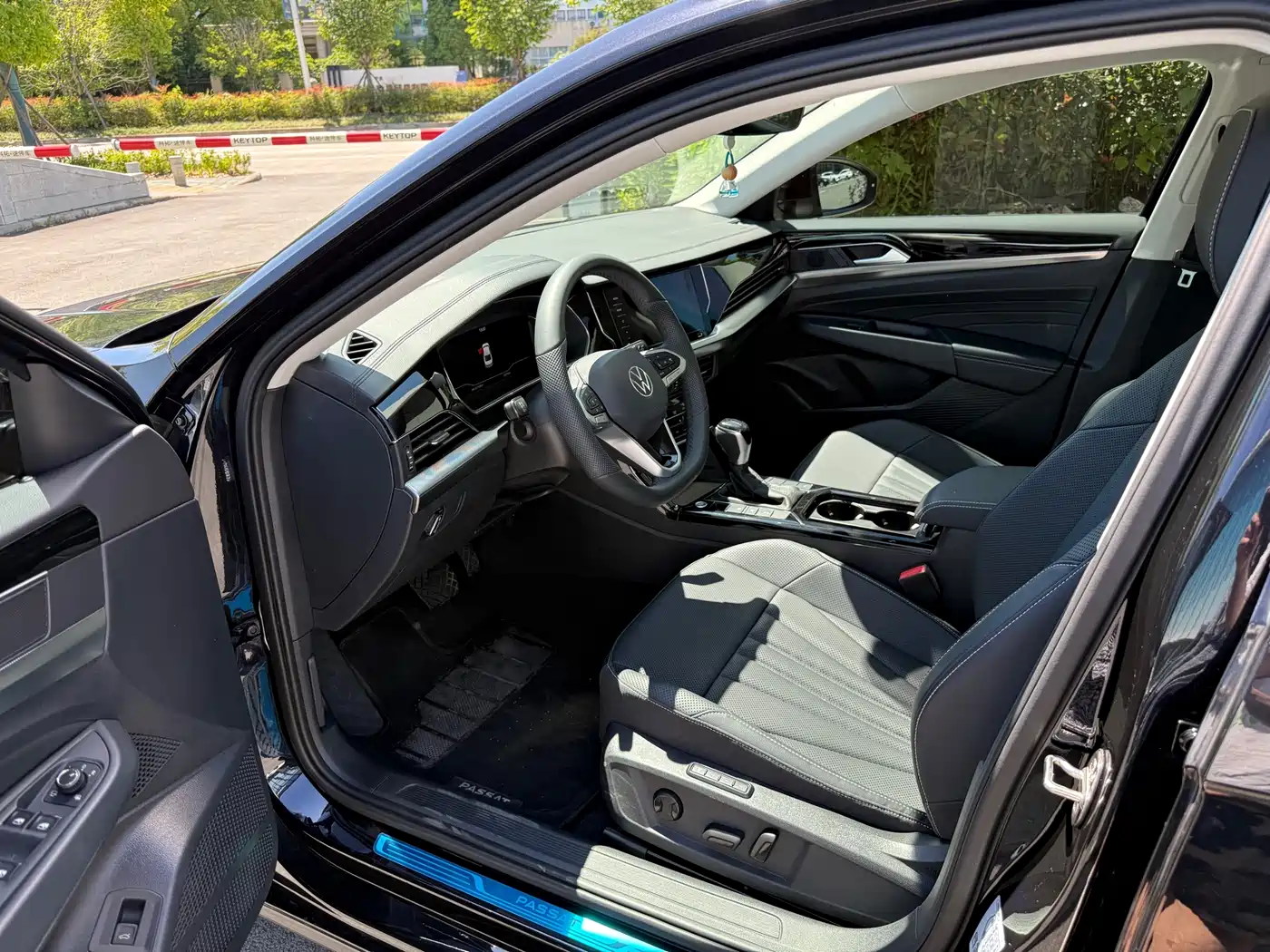 Volkswagen Passat 2024 380TSI Starlight Luxury Edition фото 8