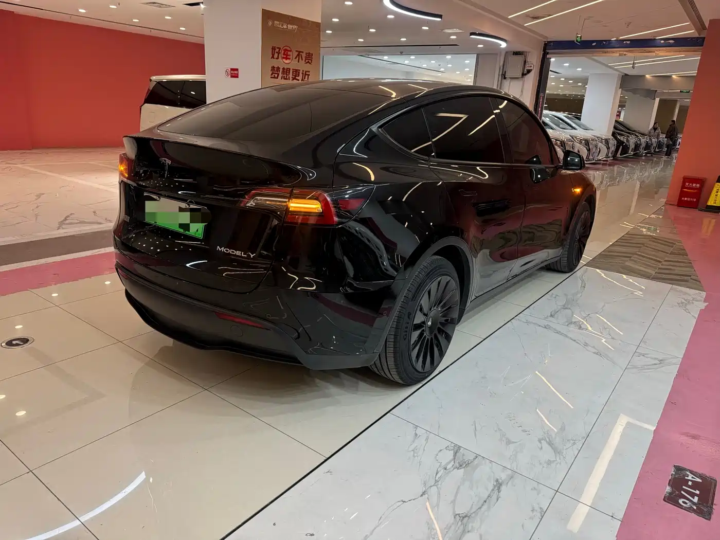TESLA MODEL Y