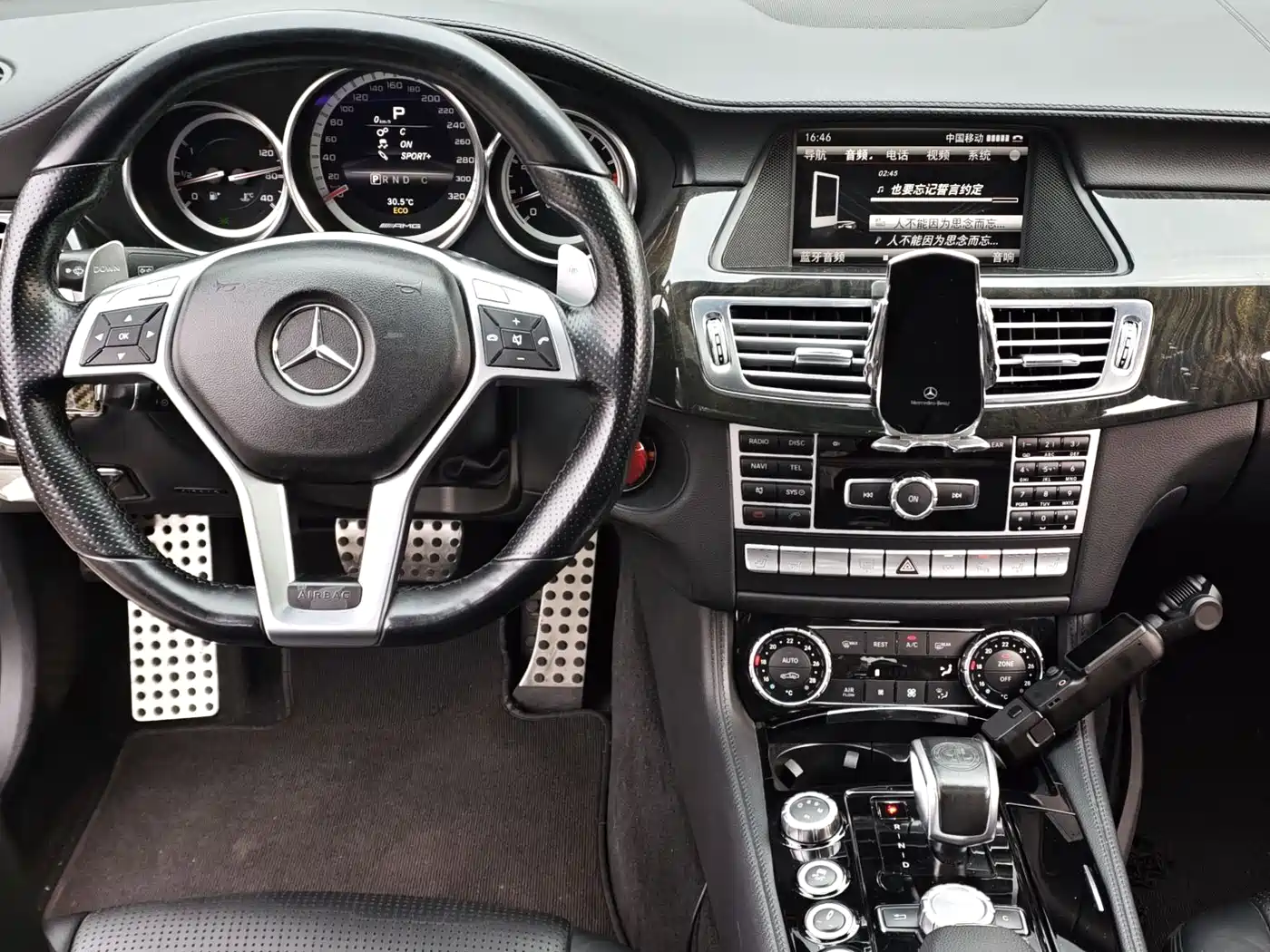Mercedes-Benz CLS AMG 2012 AMG CLS 63 фото 16