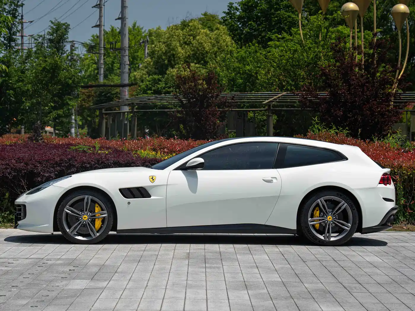 Ferrari GTC4Lusso 2016 6.3L V12 фото 5