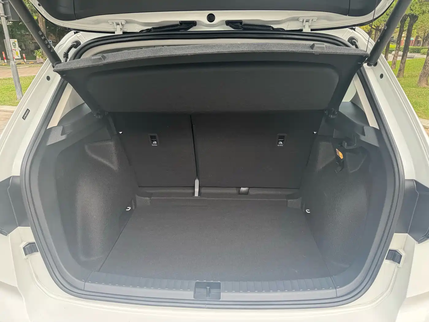 Volkswagen Tharu 2024 300TSI 2WD Moon Premium Edition фото 15