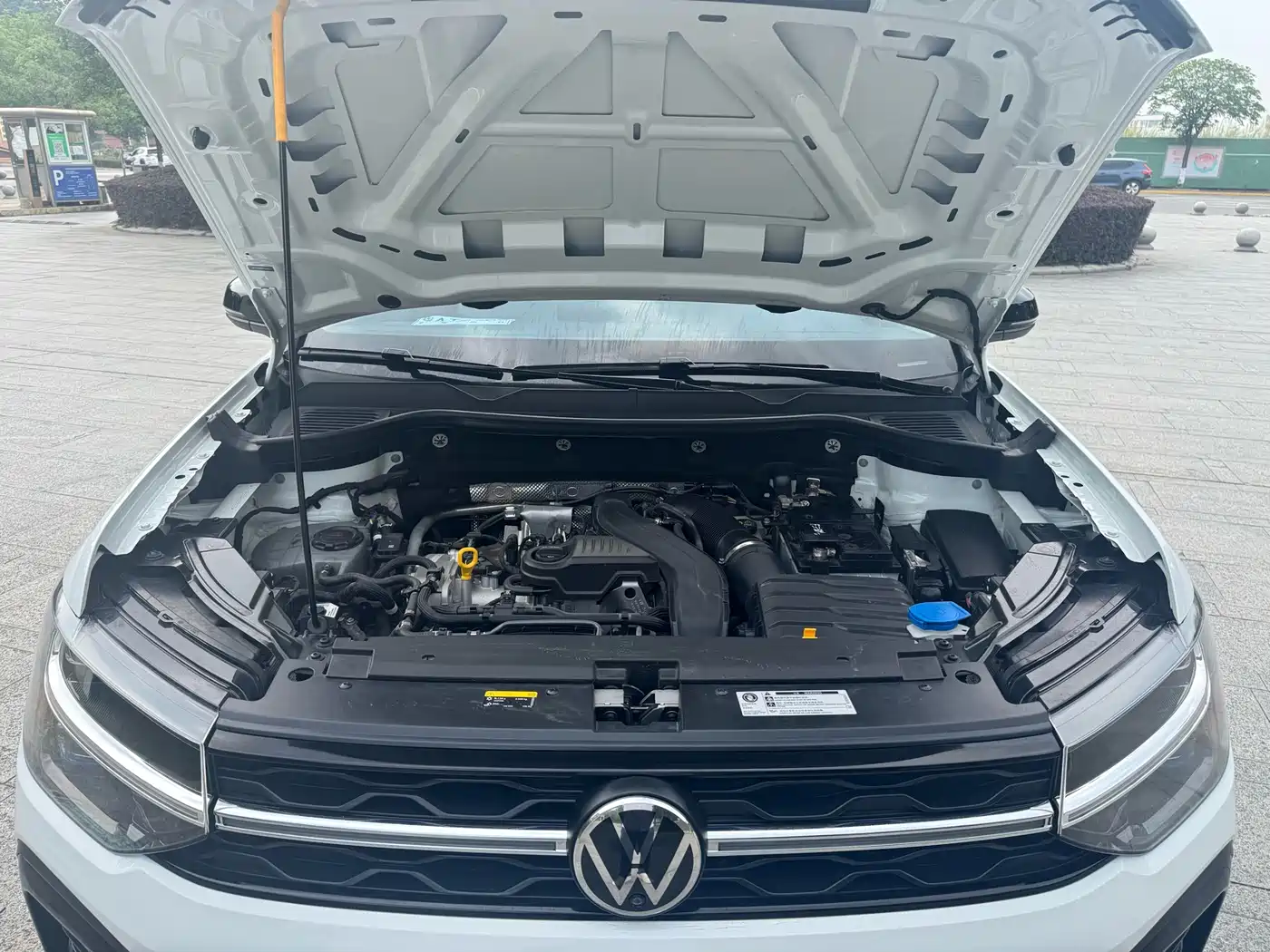 Volkswagen Tharu 2024 300TSI 2WD Moon Premium Edition фото 14
