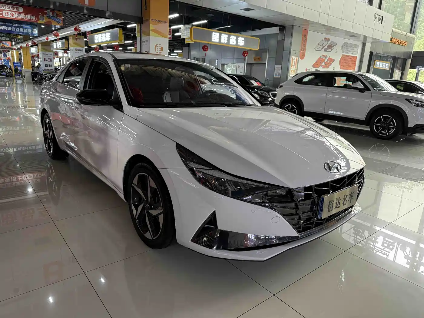 Hyundai Elantra 2022 240TGDi DCT LUX Premium Edition фото 4