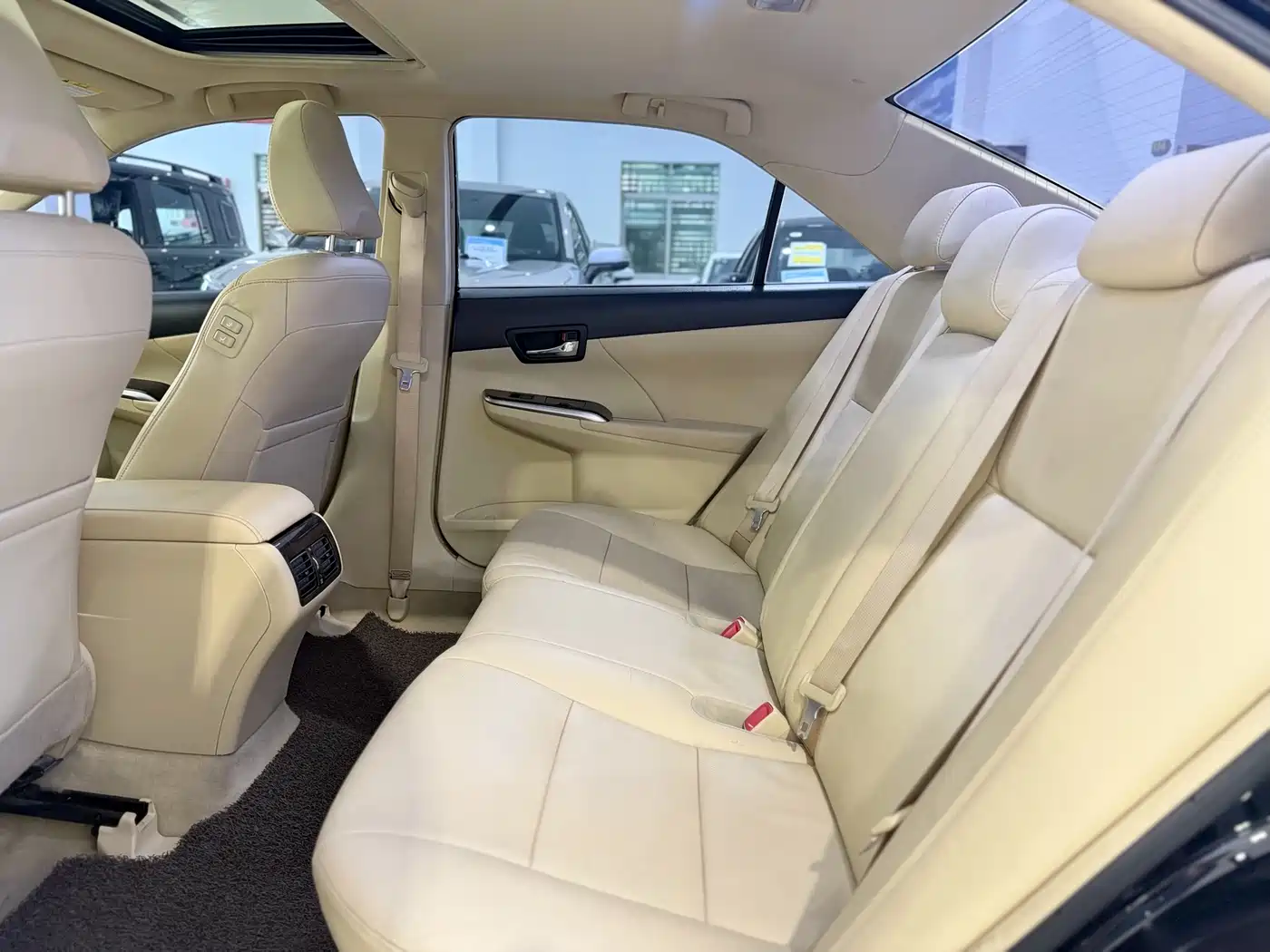 Toyota Camry 2015 2.0G Leading Edition фото 6
