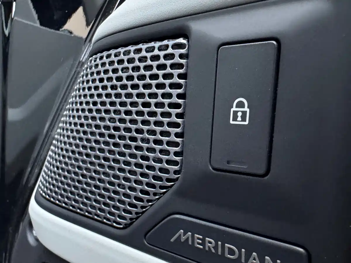 Land Rover Defender 2022 90 2.0T P300 X-DYNAMIC HSE фото 10