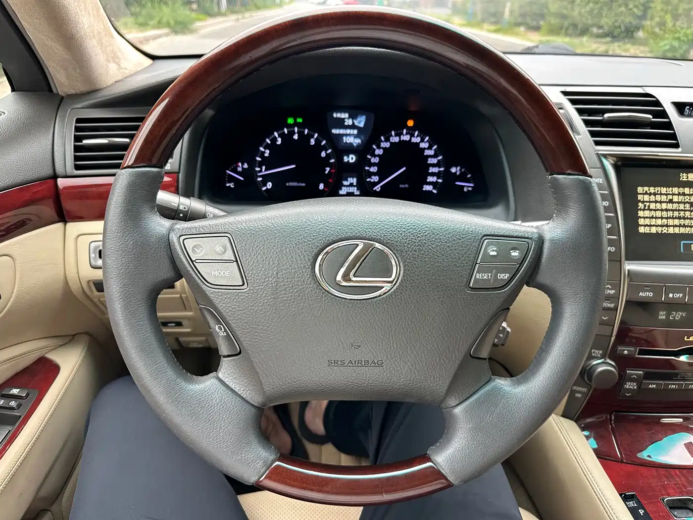 Фото 21 - Lexus LS