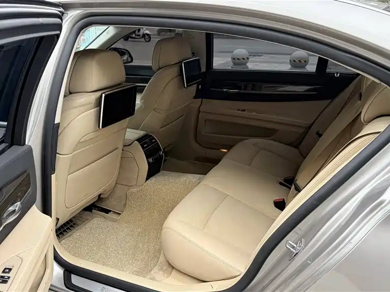 BMW 7 Series 2013 Model 740Li Leading фото 12