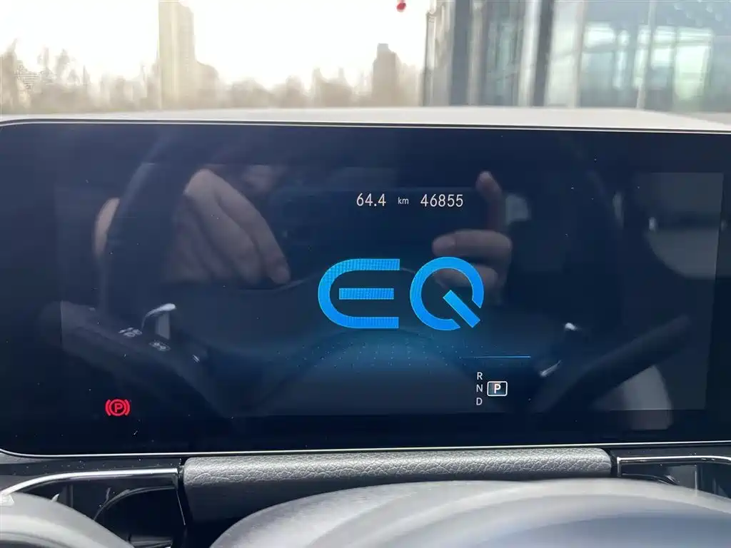 MERCEDES-BENZ EQA
