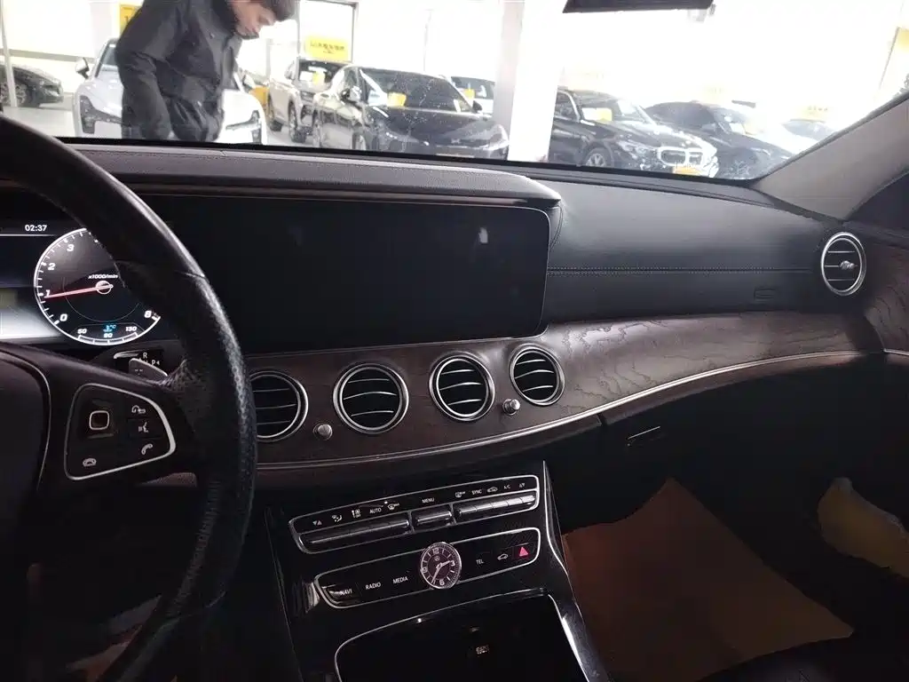 Mercedes-Benz E-Class 2016 E 300 L Luxury фото 12