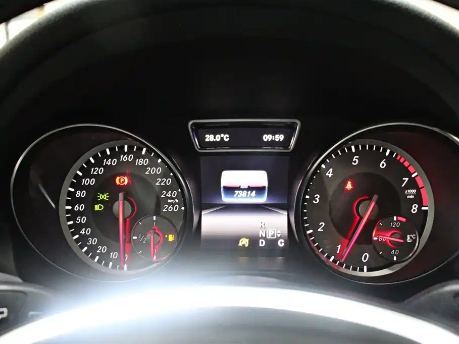 Mercedes-Benz GLA 2016 GLA 220 4MATIC Fashion фото 5