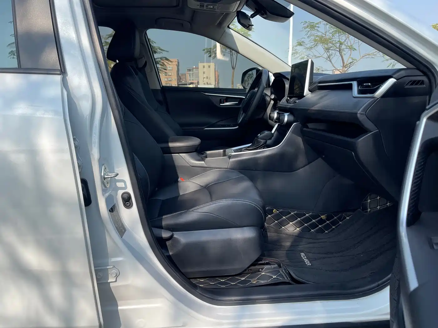 Toyota Wildlander 2022 2.0L CVT AWD Luxury Edition фото 10