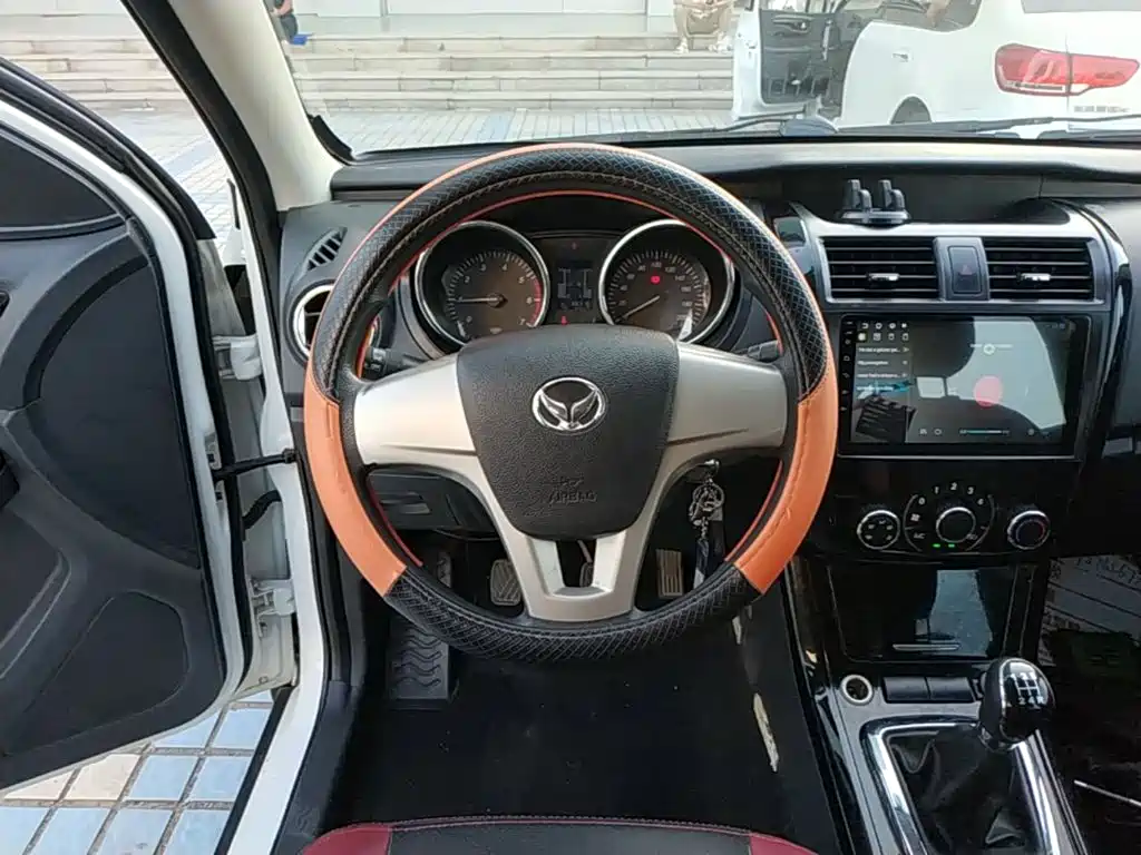 BAIC Huansu S3 2016 2016 1.5L Manual Startup Edition