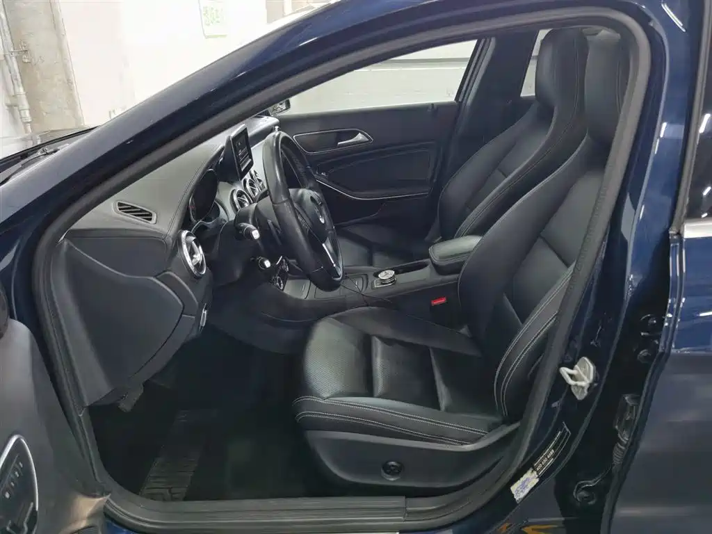 Mercedes-Benz GLA 2015 GLA 220 4MATIC Fashion Edition фото 10