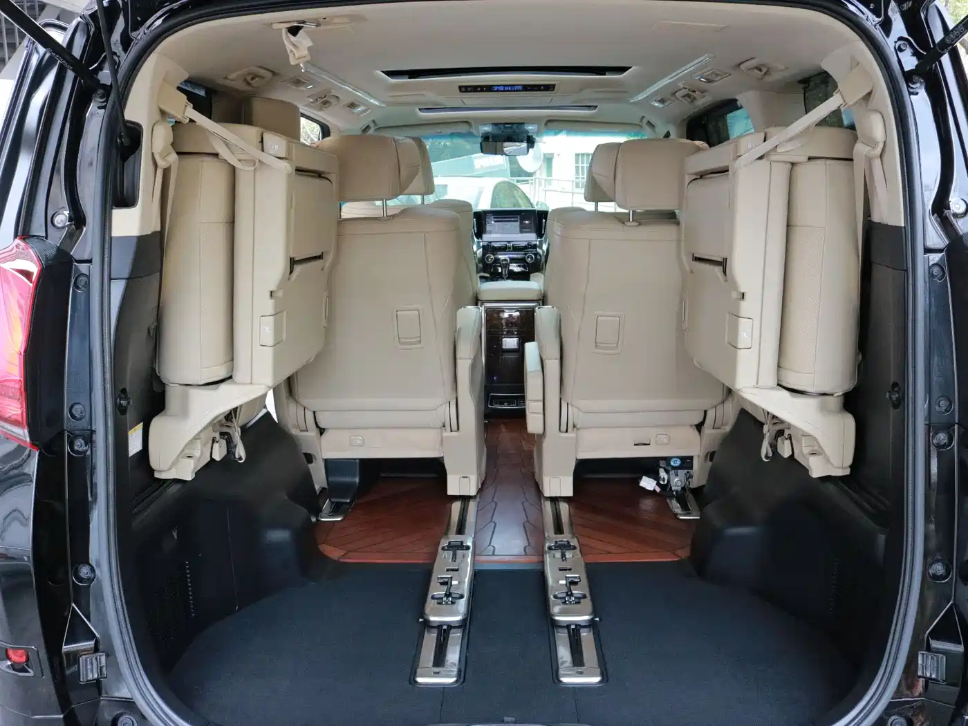 Toyota Alphard 2021 Hybrid 2.5L Luxury фото 8