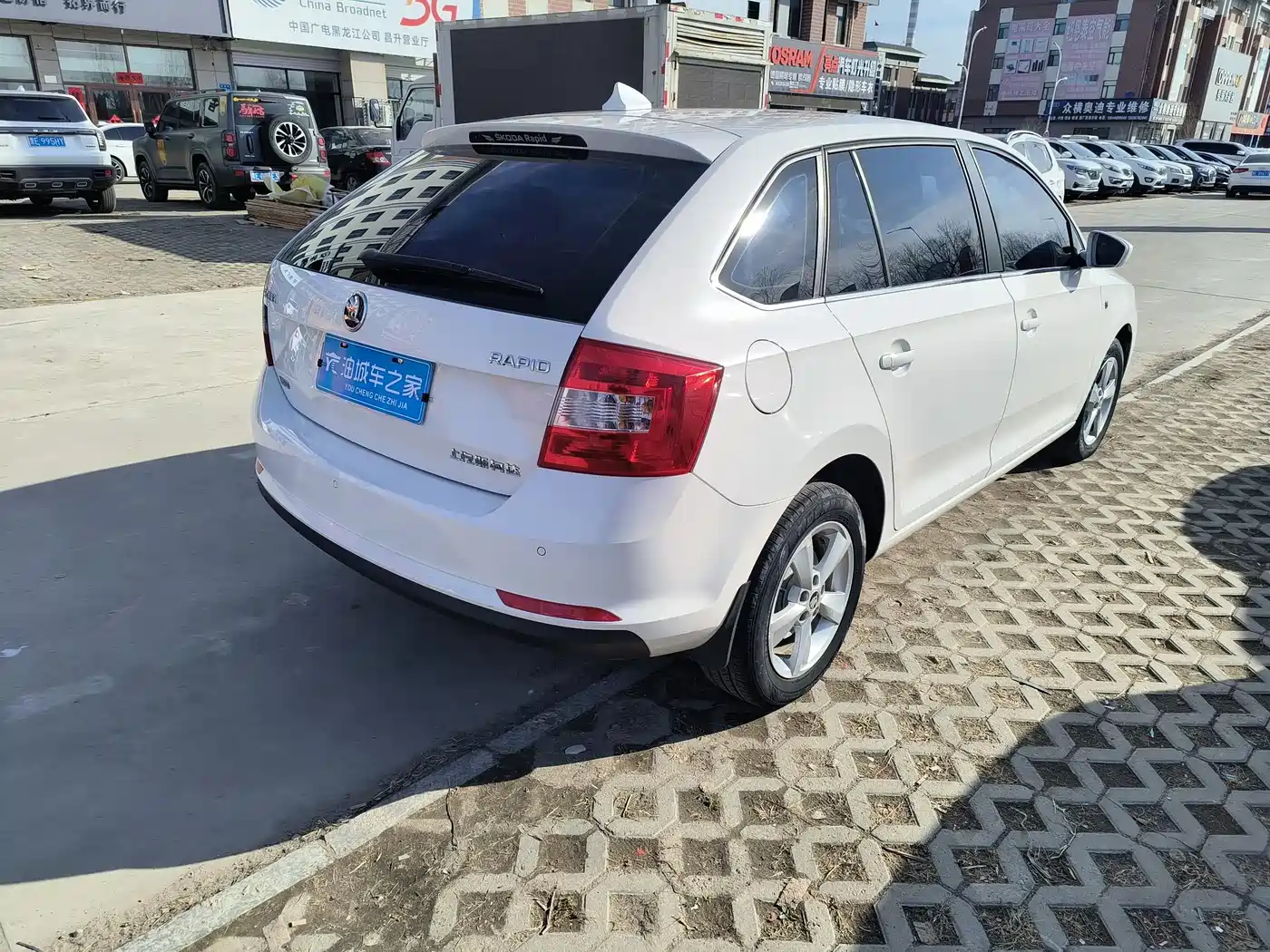 Škoda Skoda Rapid Spaceback 2016 Facelift 1.6L Automatic Innovation Edition фото 6